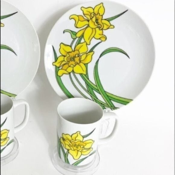 Fitz and Floyd Variations Daffodils 2 plates & 2 mugs set 1979 vintage - Picture 3 of 14